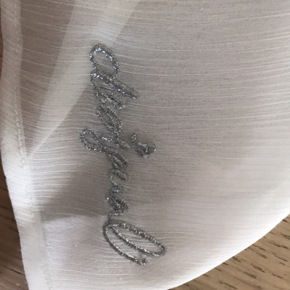 Cute blouse - Picture 8 of 9